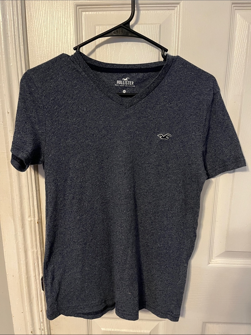 Hollister Men's Heathered Navy V-Neck Tee